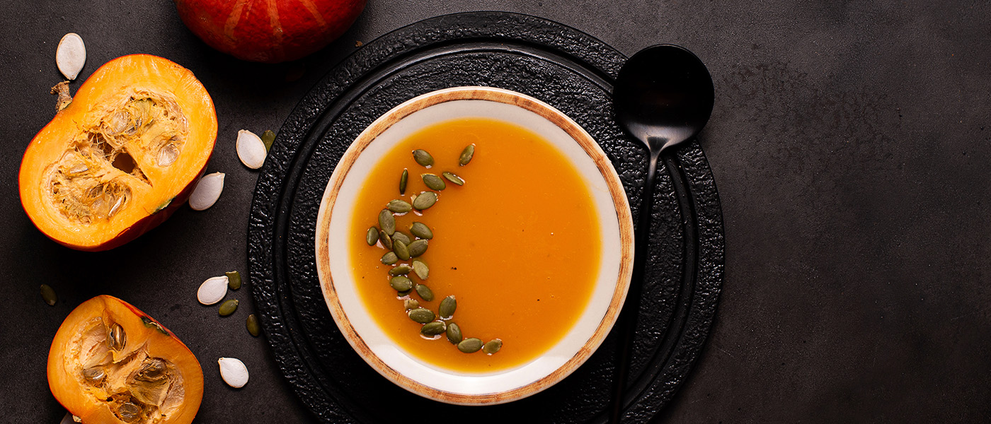 Bal Kabağı Çorbası, Kavrulmuş Kabak Çekirdeği ve Acı Yanık Tereyağı ile Servis Bal Kabağı Çorbası, Kavrulmuş Kabak Çekirdeği ve Acı Yanık Tereyağı ile Servis